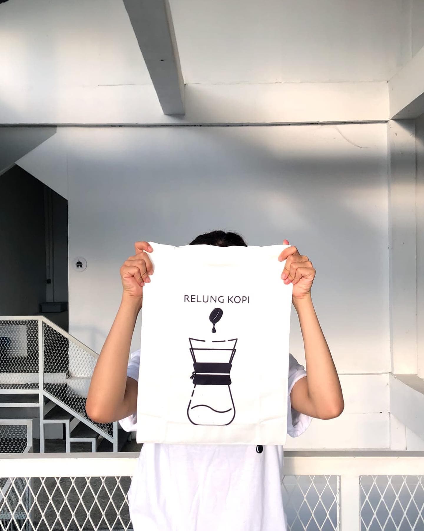 Merchandise kain bergambar alat seduh Relung Kopi